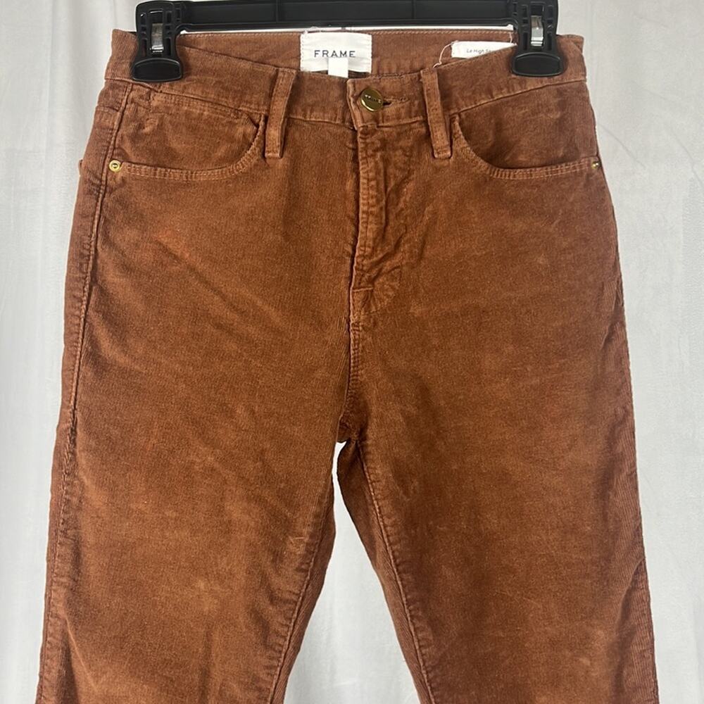 FRAME Revolve Le High Skinny Velvet Skinny Pants in Brown. - Picture 4 of 10